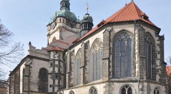 Oslava Tří králů, návštěva kostela sv. Petra a Pavla - prohlídka betlémů, zpívání My tři králové.